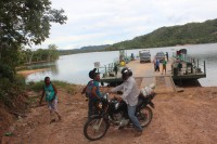 /album/raridades/balsa-no-lago-da-usina-hidreeletrica-canabrava-que-liga-os-municipios-de-mina%c3%a7u-e-cavalcante-%28goias%29-jpg/